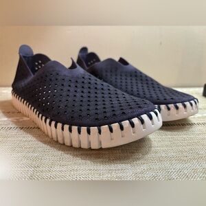 ILSE JACOBSON Navy White Tulip Perforated Slip On Sneaker Flats Women’s Size 6